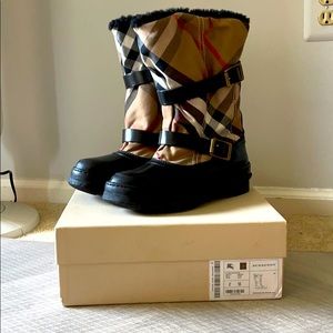 Burberry Housecheck Mid Weather boot- NEW IN BOX